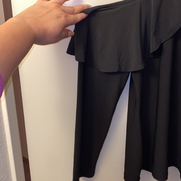 Cold Shoulder Ruffle Top - Picture 5 of 6